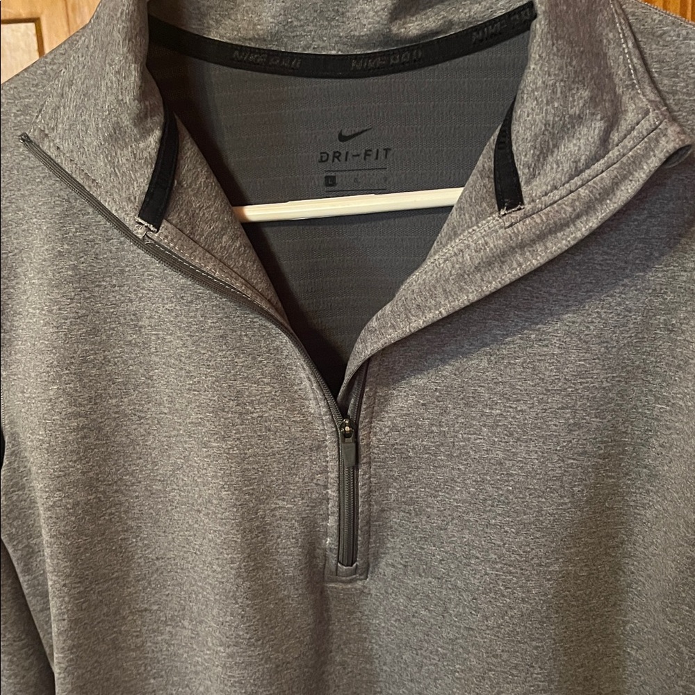 Nike Dri-Fit Women’s Gray Quarter-Zip Pullover - Picture 7 of 8